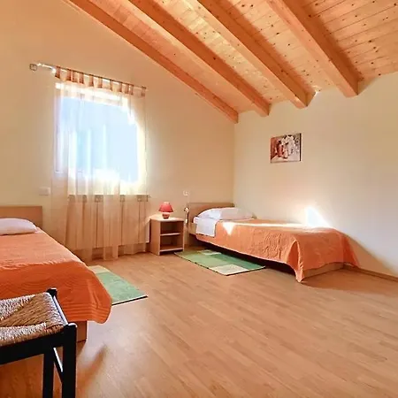 Livio 350 Apartman Livade
