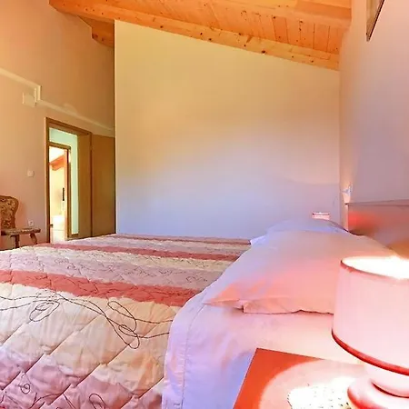 Livio 350 Apartman Livade